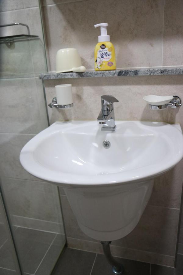 Hongdae Residence-2 1Min From Hongik Uni Station Exit #1 Seoul Exterior photo